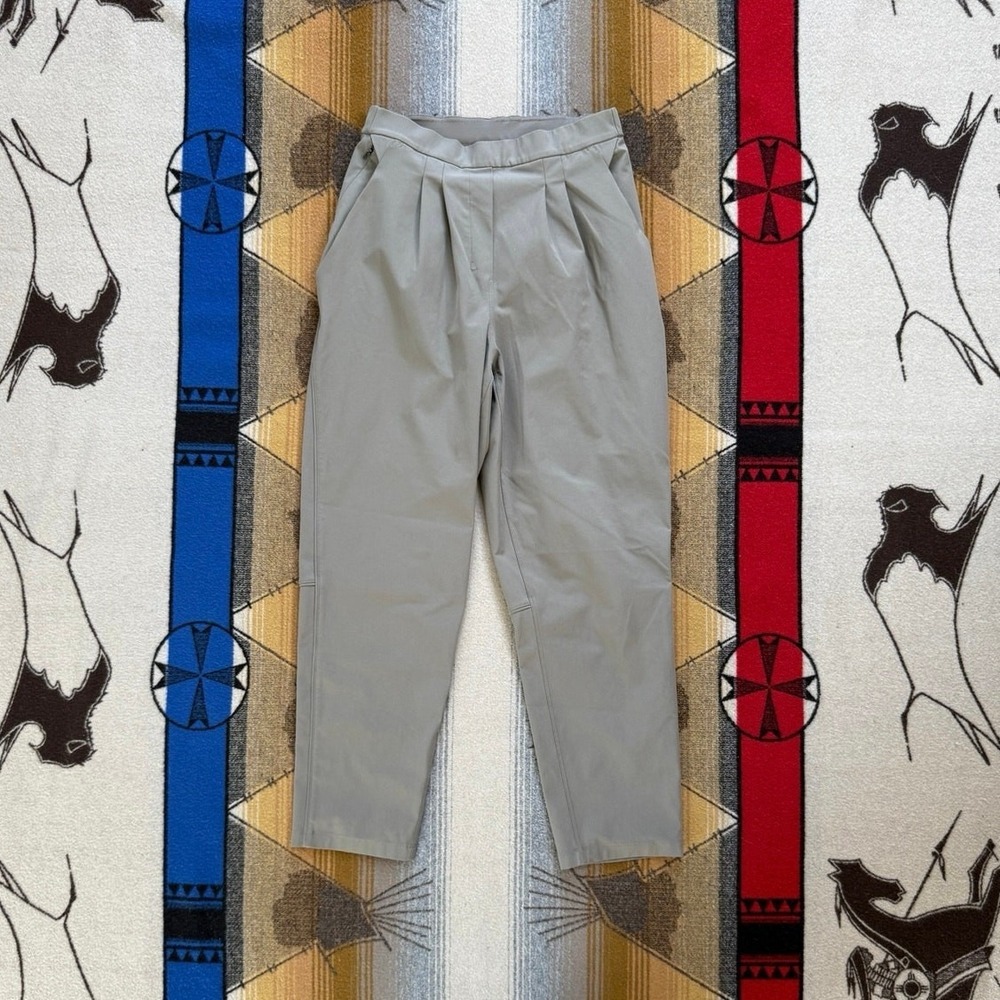 Women's Lululemon Jogger Pants Size 6 Nice Condition Beige Workout Exercise